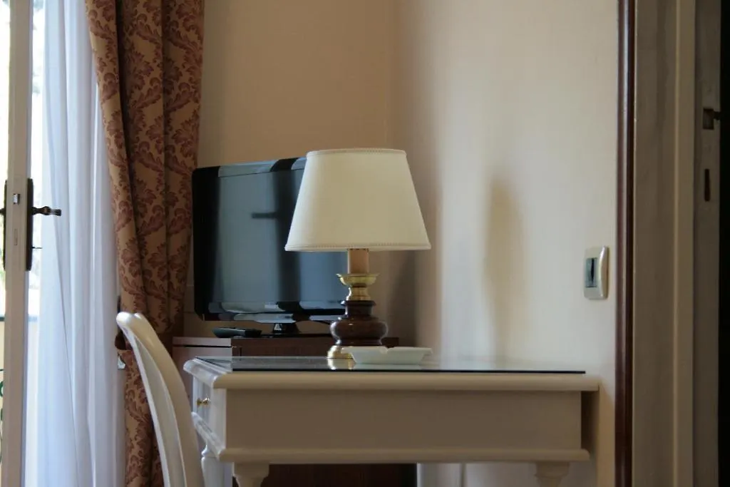 Hotel Verdemare マリーナ・ディ・ピエトラサンタ
