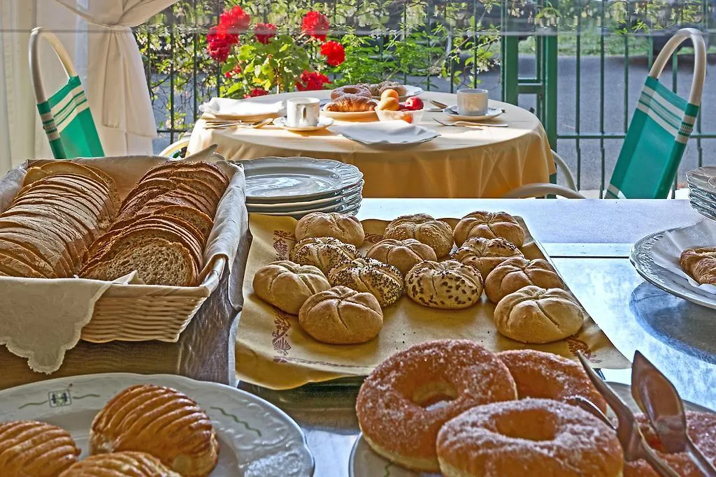 Hotel Verdemare マリーナ・ディ・ピエトラサンタ
