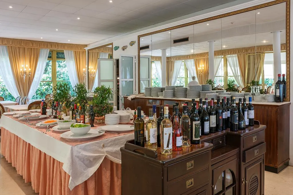 Hotel Verdemare マリーナ・ディ・ピエトラサンタ