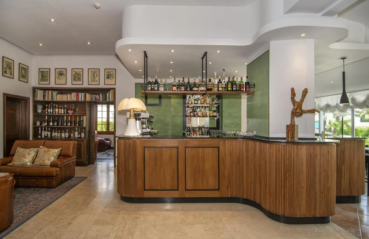 Hotel Verdemare マリーナ・ディ・ピエトラサンタ