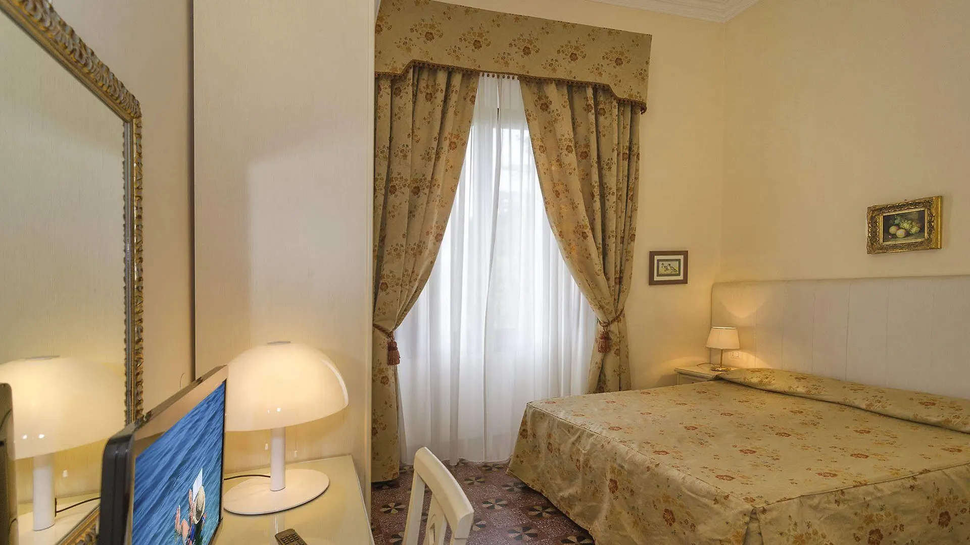 ****  Hotel Verdemare マリーナ・ディ・ピエトラサンタ イタリア