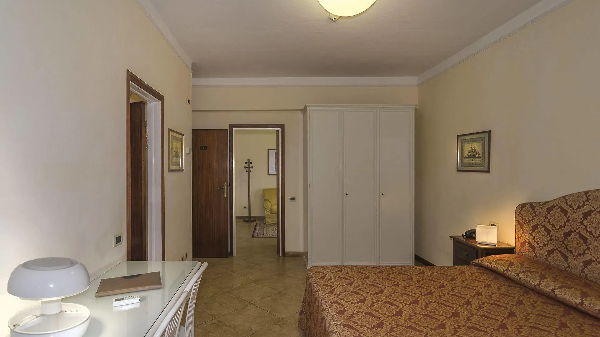 Hotel Verdemare マリーナ・ディ・ピエトラサンタ
