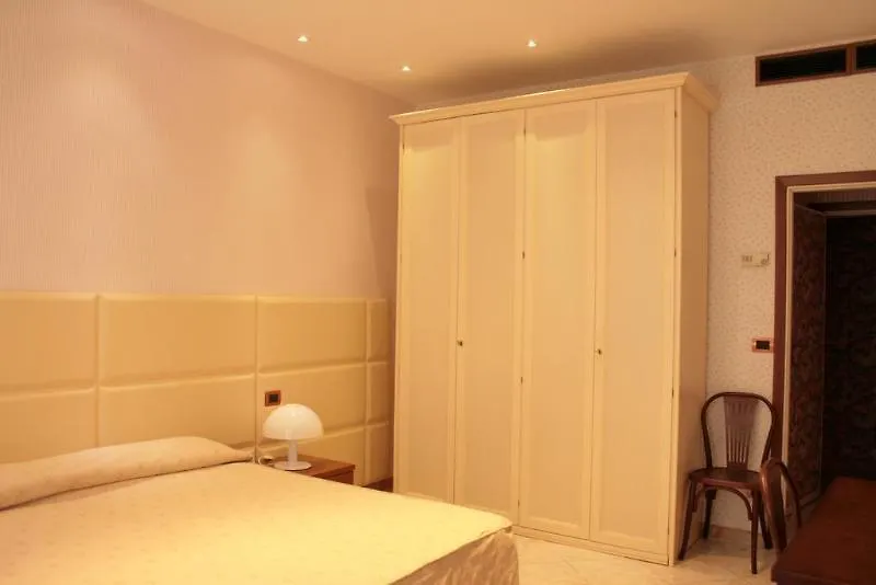 ****  Hotel Verdemare マリーナ・ディ・ピエトラサンタ イタリア